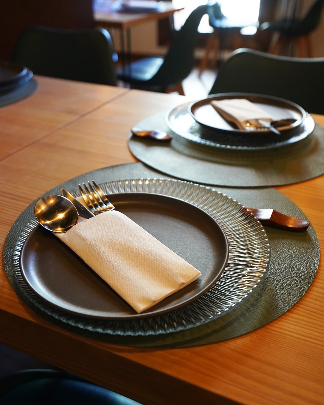 Platos encima de una mesa del restaurante
